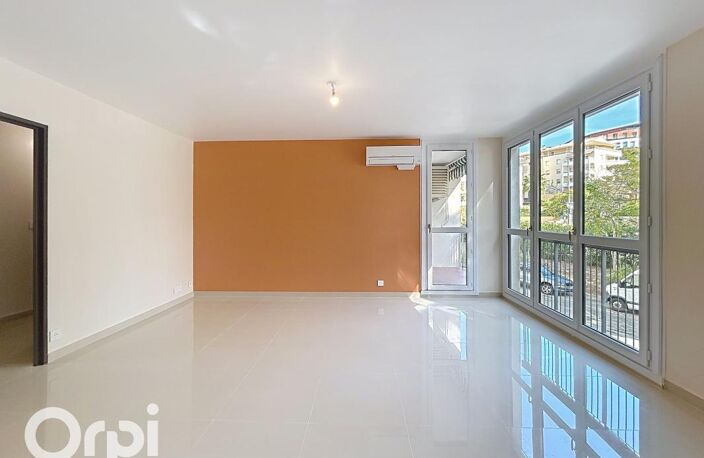 Appartement 3 pièces 77 m² – entièrement rénové – grand séjour 32 m² – box et cave — photo 2