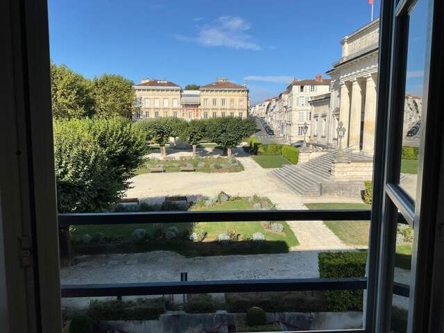 Appartement À Vendre — photo du bien