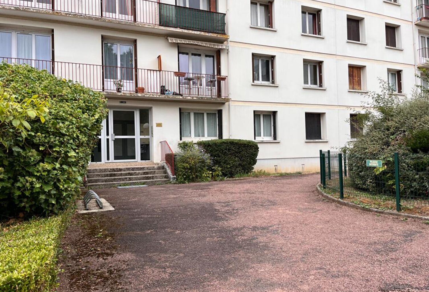 T4 DANS RESIDENCE SECURISEE , PARKING NUMEROTE, CAVE ET GRENIER — photo 1