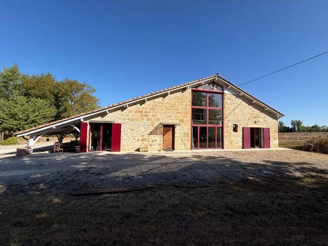 Magnifique propriété en pierre de 300 m3 4 chambres sur plus de 2000 m2 de jardin — photo du bien