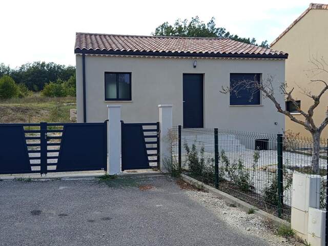 Villa Neuve Plain pied 83m², 2 chambres, Terrain 406m² à Chantemerle les Grignan 295000HAI — photo du bien