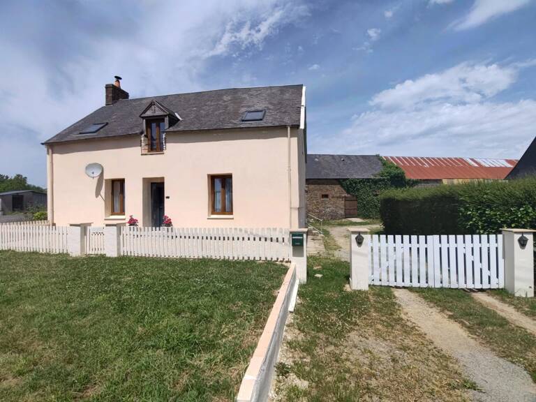 Maison rénovée avec dépendances et jardin 2000m² — photo 1