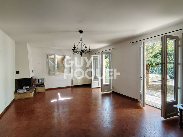 Maison Carpentras 7 pièce(s) de 183 m² - 5 chambres - Jardin - Piscine - Garage / Carport - Forage — photo 1