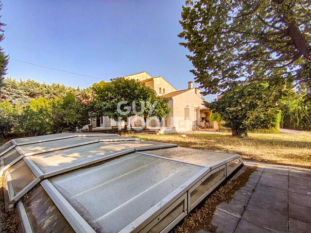 Maison Carpentras 7 pièce(s) de 183 m² - 5 chambres - Jardin - Piscine - Garage / Carport - Forage — photo du bien