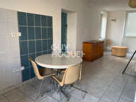 Studio meublé avec terrasse . Idéalement situé ! — photo 4