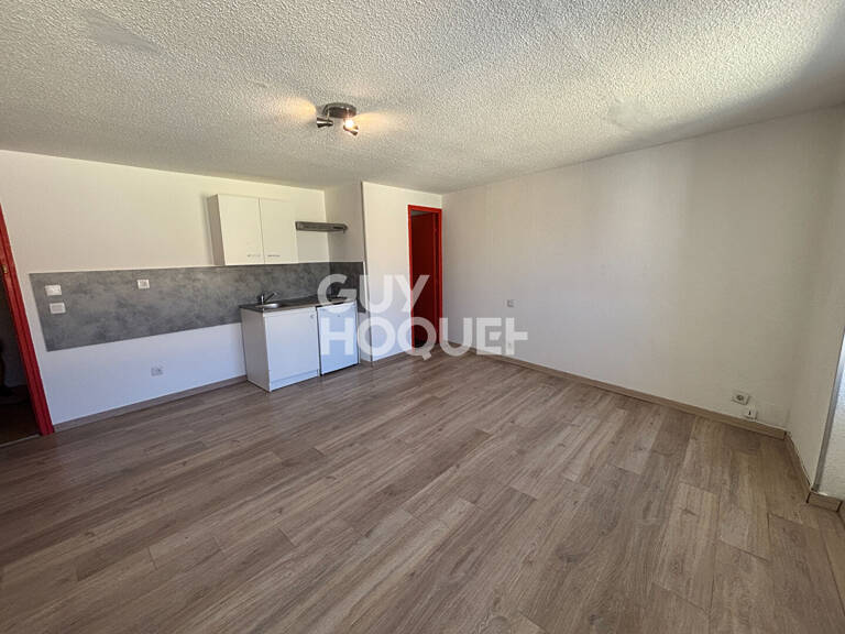 Appartement T1 à louer au dernier étage à Aubenas - Centre Ville — photo 1