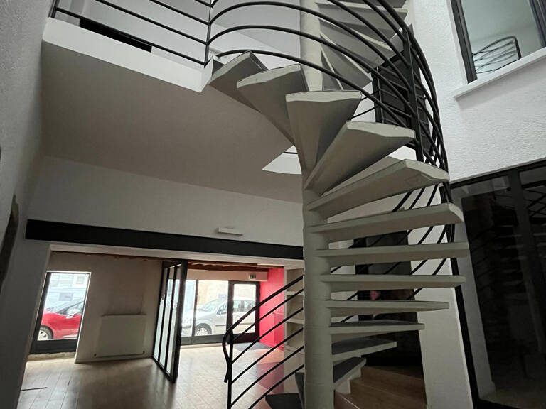 MONTBRISON CENTRE VILLE IMMEUBLE 300 M2 POUR ACTIVITES LIBER — photo 1