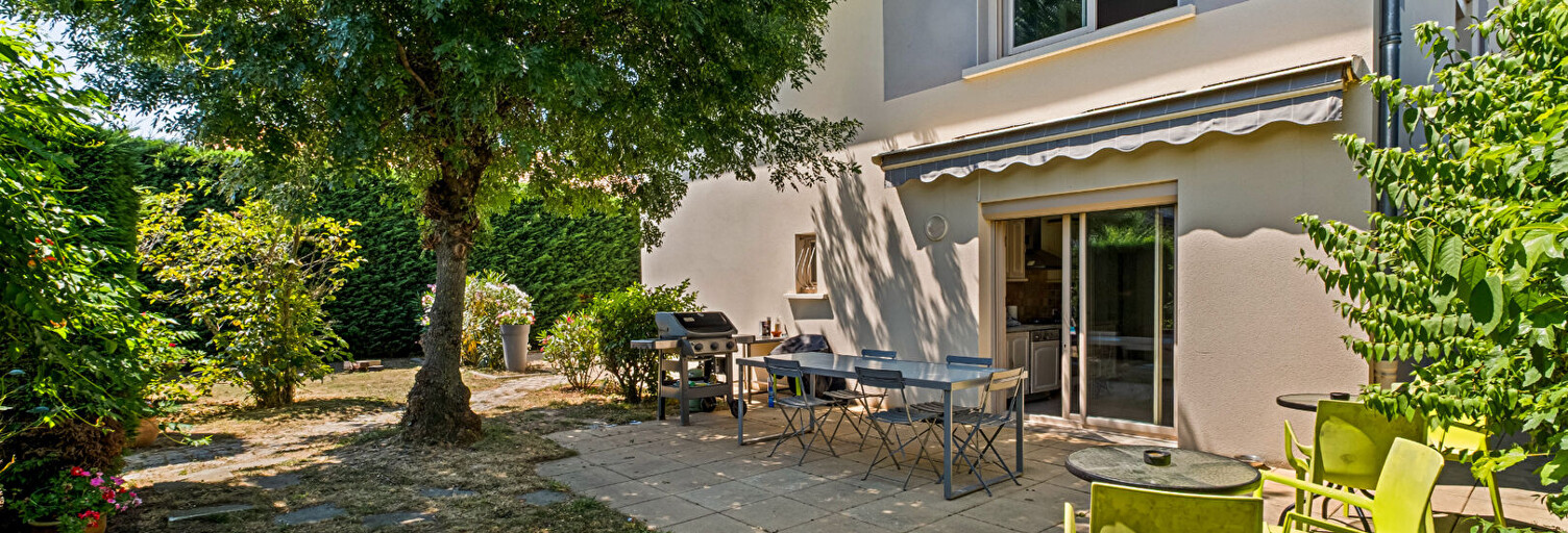 Maison 8 Pièces 196 m² à vendre à Communay (69360)
