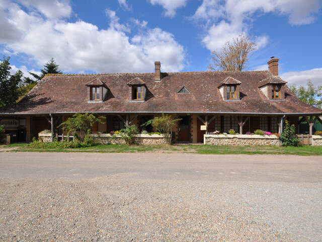 ANCIEN RELAIS DE POSTE de 180 m2  Centre village de JAUDRAIS — photo du bien