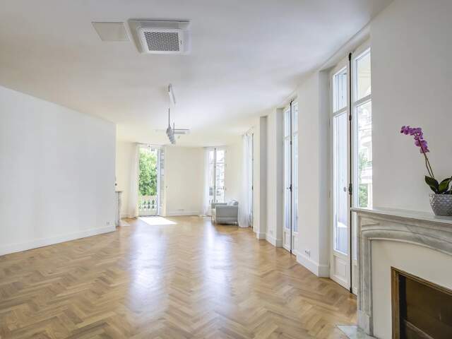 Carré d´or, lumineux, renover T4/5, 133 m² bourgeois — photo du bien