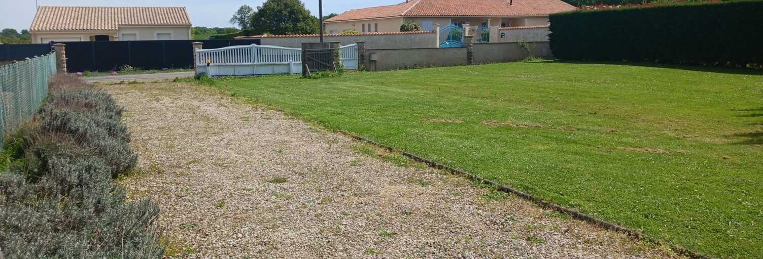 Terrain  1213 m² à vendre à Gençay (86160)