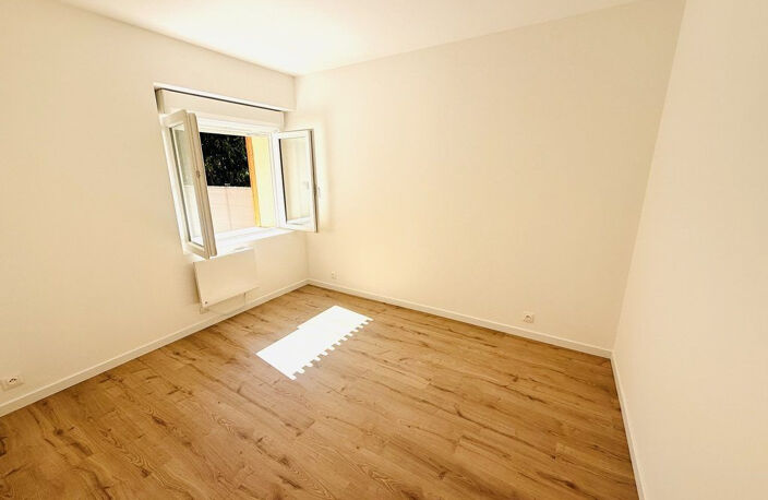 T4 entièrement rénové avec terrasses et jardin — photo 3