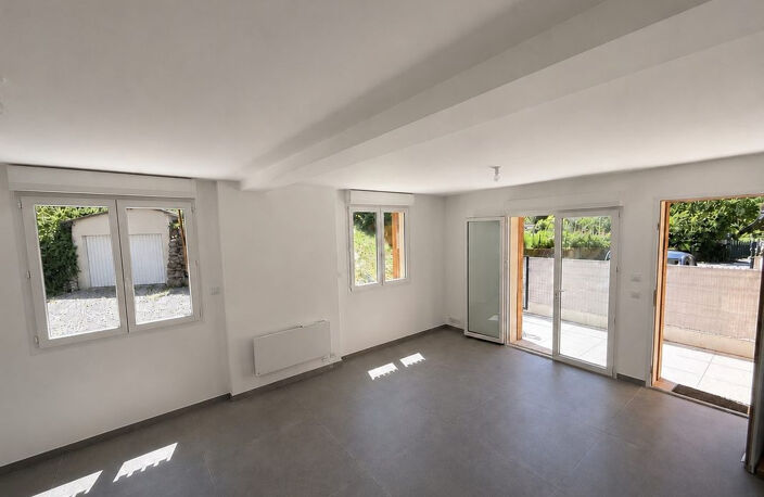T4 entièrement rénové avec terrasses et jardin — photo 4