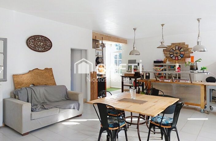 Maison en pierre, très lumineuse, quatre chambres et plus, grands volumes, tout à l'égout, proche commodités et bord de conche !! — photo 2