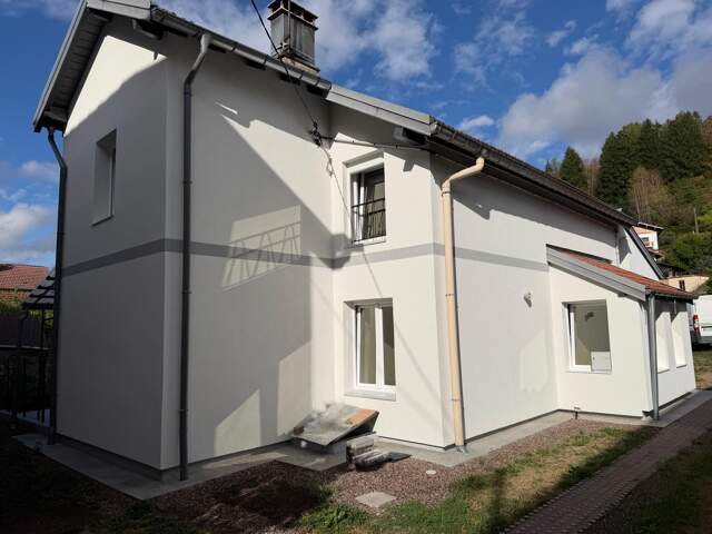 Maison de ville entièrement rénovée avec jardin — photo du bien