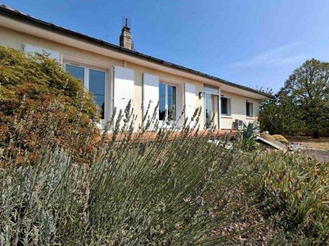 Une maison généreuse et agréable à vivre, dans un cadre calme, à découvrir rapidement ! — photo du bien