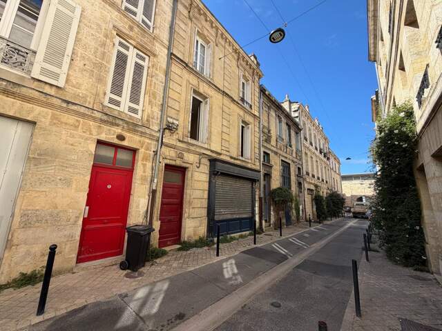 Grand T2, rue calme, belle pièce à vivre — photo du bien