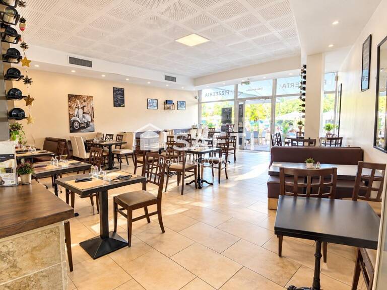 Restaurant Pizzeria dans petit centre commercial — photo 1