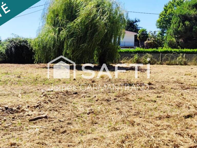 Beau terrain plat, constructible et viabilisé de 986m² — photo 1