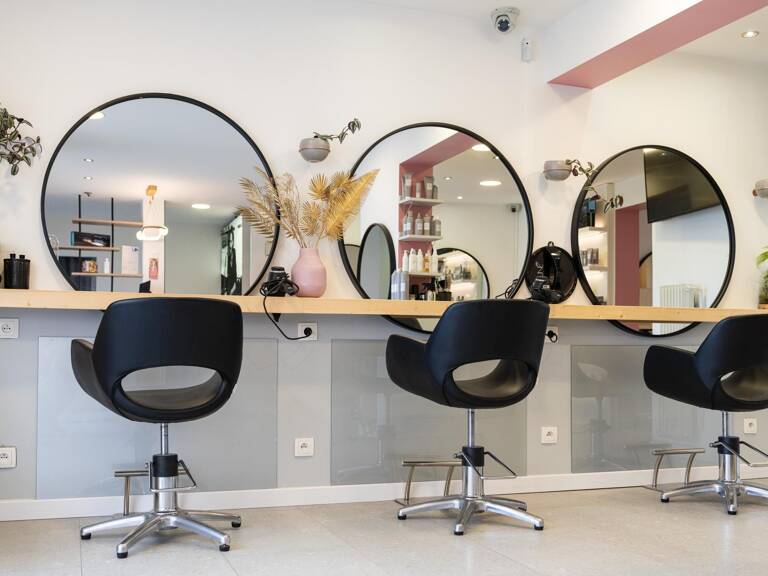 Salon de coiffure clé en main à Ambilly — photo 1