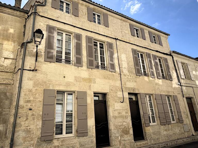 Saintes centre,  quartier historique recherché — photo 1