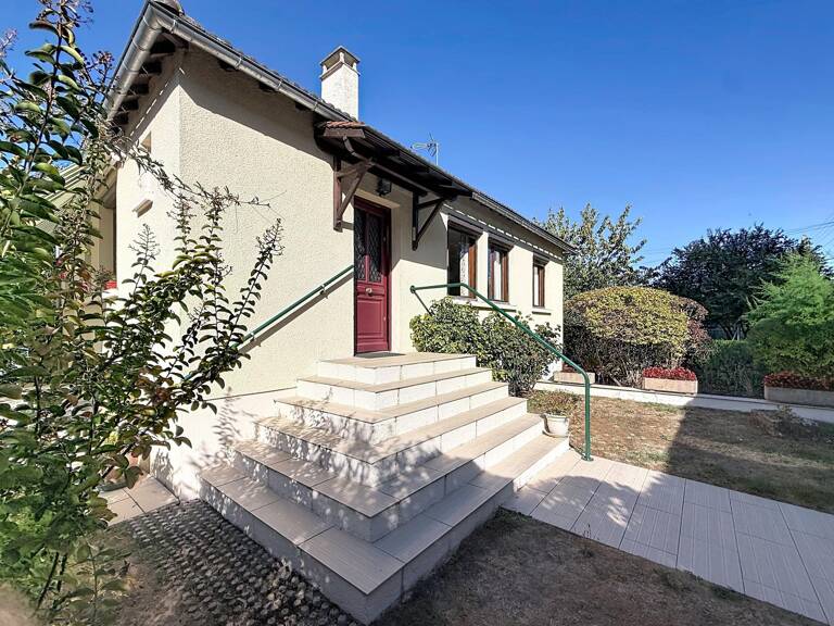 Potentiel, 3 chambres, sous-sol total, beau jardin — photo 1