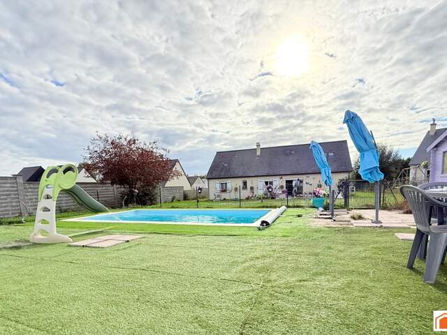 Maison avec sa piscine — photo du bien