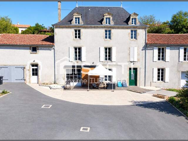 Maison de Maître 234m², 4 Chambres, 2160m² de terrain + dépendances. — photo du bien