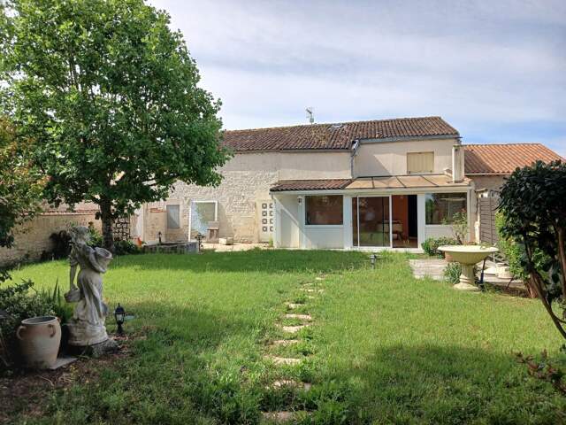 spacieuse maison charentaise à la campagne — photo du bien