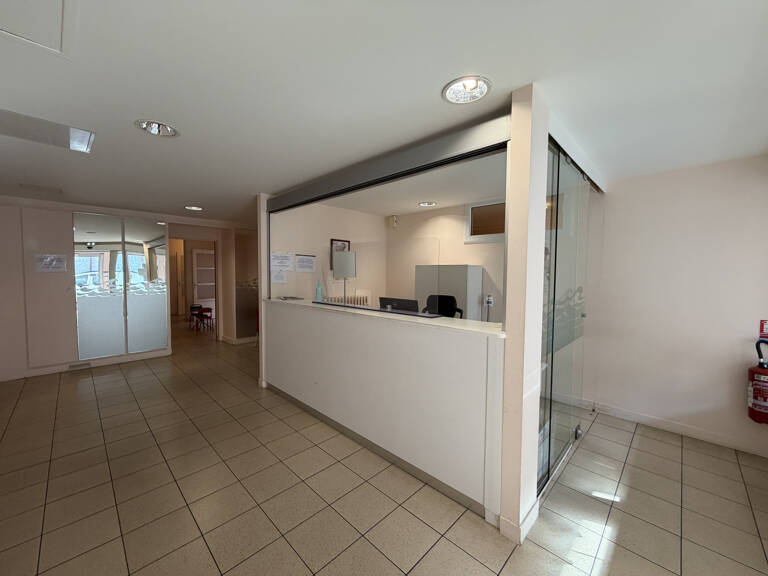 Local Professionnel - Idéal Prof. médicale - 154 m2 Plain Pi — photo 1
