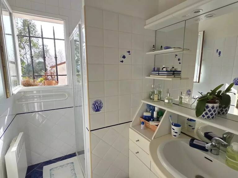 VILLA PLAIN-PIED DE 130M² HABITABLES, 3 CHAMBRES, AVEC PISCINE ET DÉPENDANCE – TERRAIN 2 400 M² — photo 1