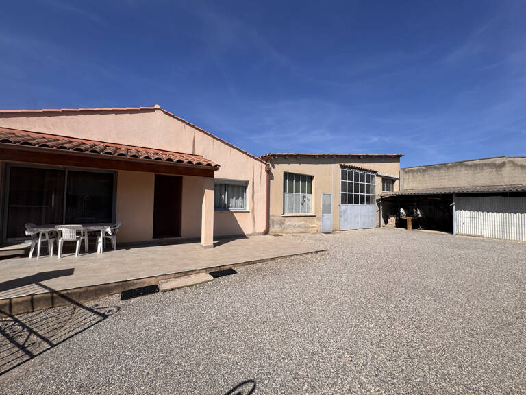 MAISON DE TYPE 3 AVEC GRAND HANGAR A VENDRE SUR PEYROLLES EN — photo 1