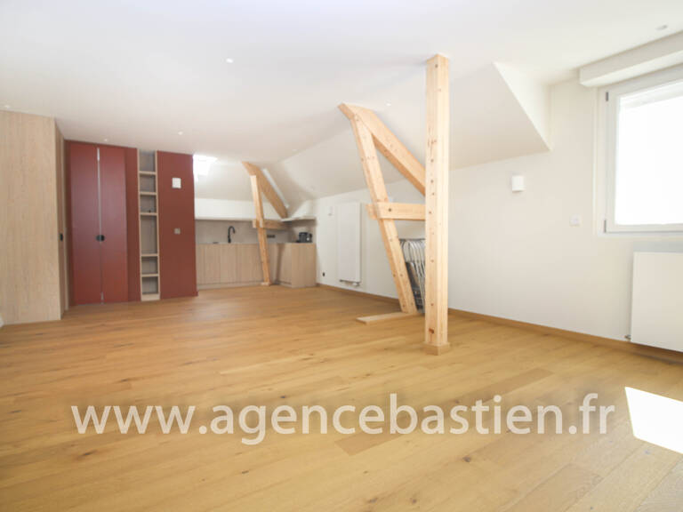 DIVONNE-LES-BAINS   STUDIO 48 m2 ENTIÈREMENT RÉNOVÉ   DERNIE — photo 1