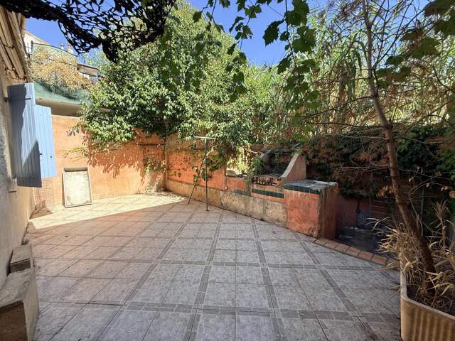 Nîmes, quartier Mas d'Alesti, T3 et T4 d'une surface de 220m2 avec cour 100m2 — photo du bien