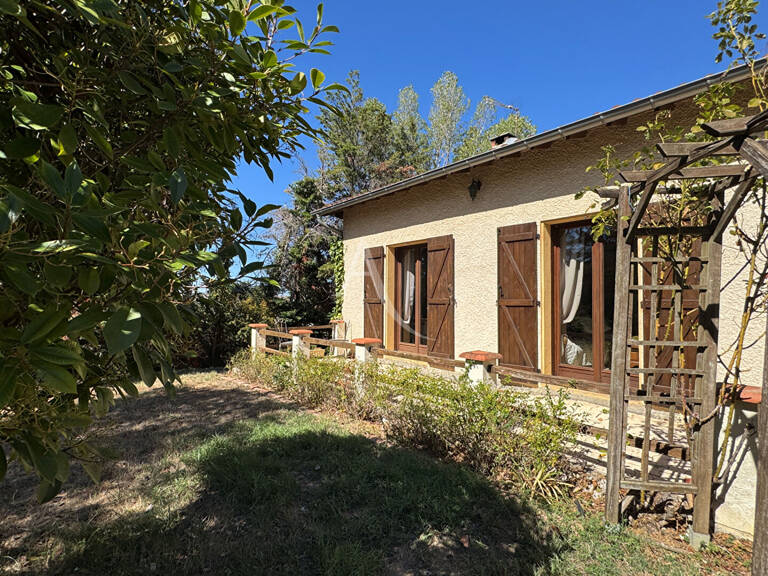 Maison L Isle Jourdain type T4 sur 3200 m² de terrain — photo 1