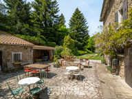 Auberge de caractère fin XVIIIeme siècle entièrement rénovée avec jardin paysagé au coeur du village — photo 2