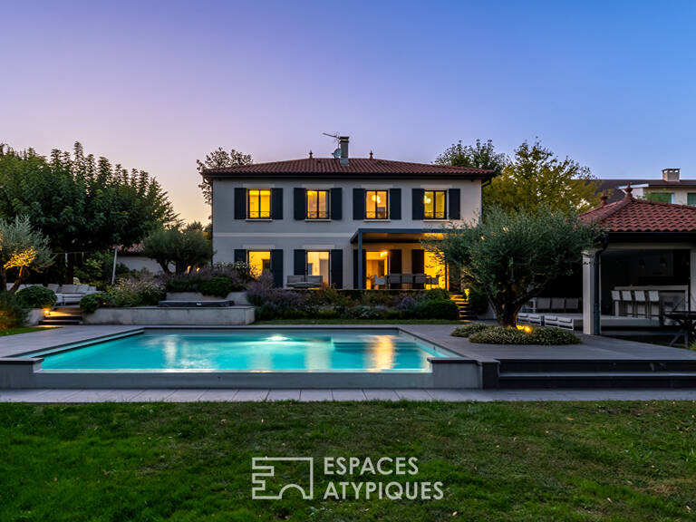 Maison contemporaine avec piscine à l'abri des regards et une vue dégagée — photo 1