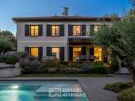 Maison contemporaine avec piscine à l'abri des regards et une vue dégagée — photo 3
