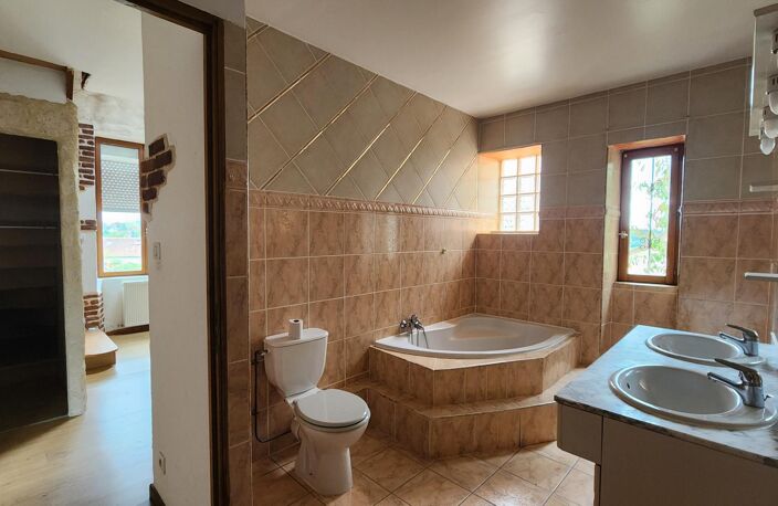 Maison T4 avec dépendance habitable de 37 : idéal pour télétravail, location ou logement d'appoint. — photo 4