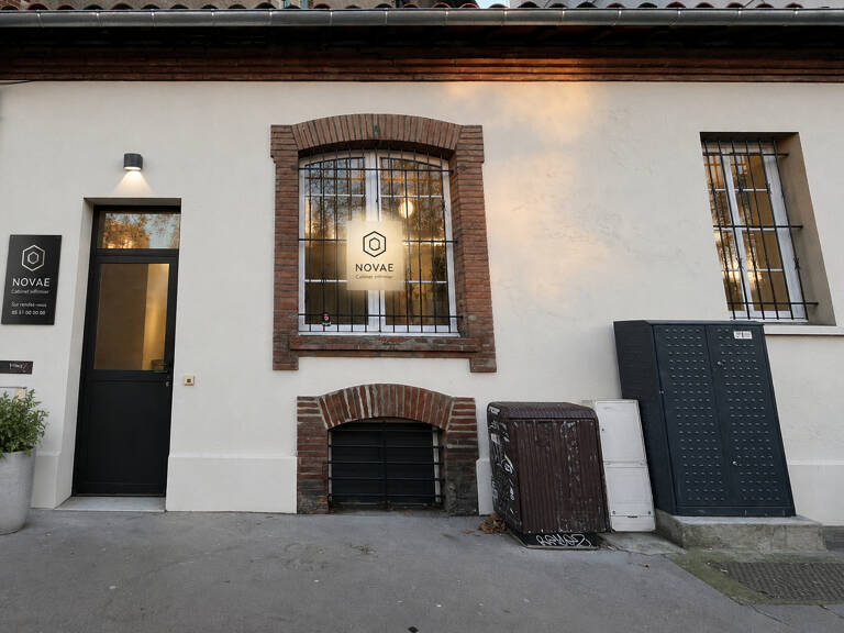 TOULOUSE - LES CHALETS -Bureaux avec forte visibilité de 55.4 m²  carrez. — photo 1