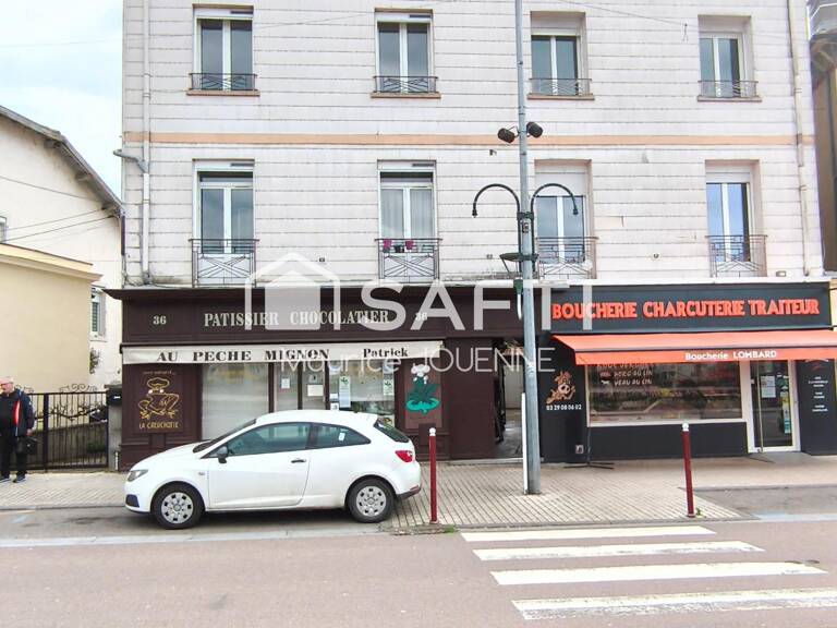 Coeur de VITTEL, bel immeuble mixte incluant un commerce pâtissier, chocolatier et 2 appartements loués — photo 1