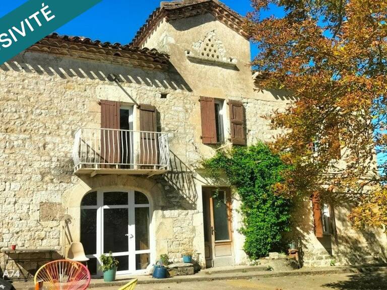 Ancienne ferme en pierre calcaire restaurée avec ses dependances — photo 1