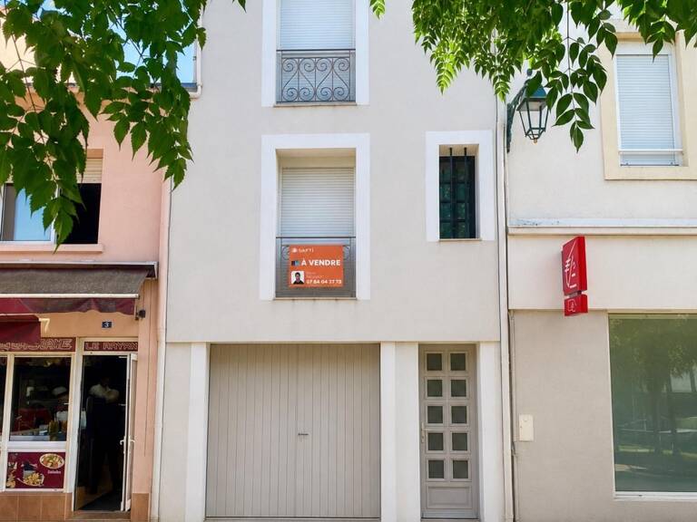 Maison de ville avec terrasse, balcon et garage — photo 1