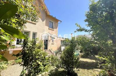 Maison de famille avec garage et jardin — photo du bien