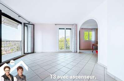Vue aérienne sur les massifs et la ville, ascenseur, climatisation, garage possible — photo du bien