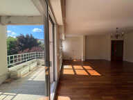 AGREABLE APPARTEMENT SPACIEUX ET TRAVERSANT - NOMBREUX EXTER — photo 2