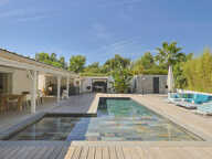 Villa de plain-pied + garage et piscine traditionnelle, bar, pool-house, et nombreuses annexes — photo 2