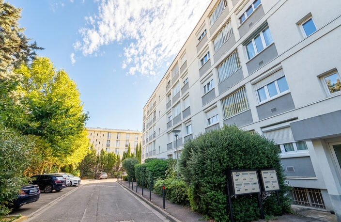 Appartement T4 de 70 m2, avec terrasse et place de parking , quartier Capouchiné — photo 3