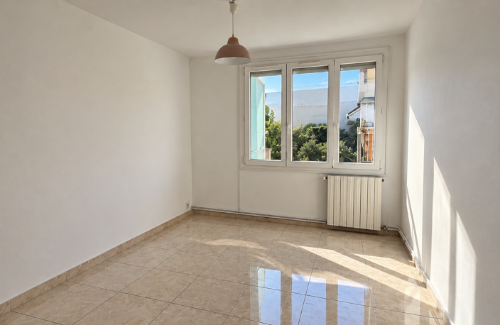 Appartement T4 de 70 m2, avec terrasse et place de parking , quartier Capouchiné — photo 4