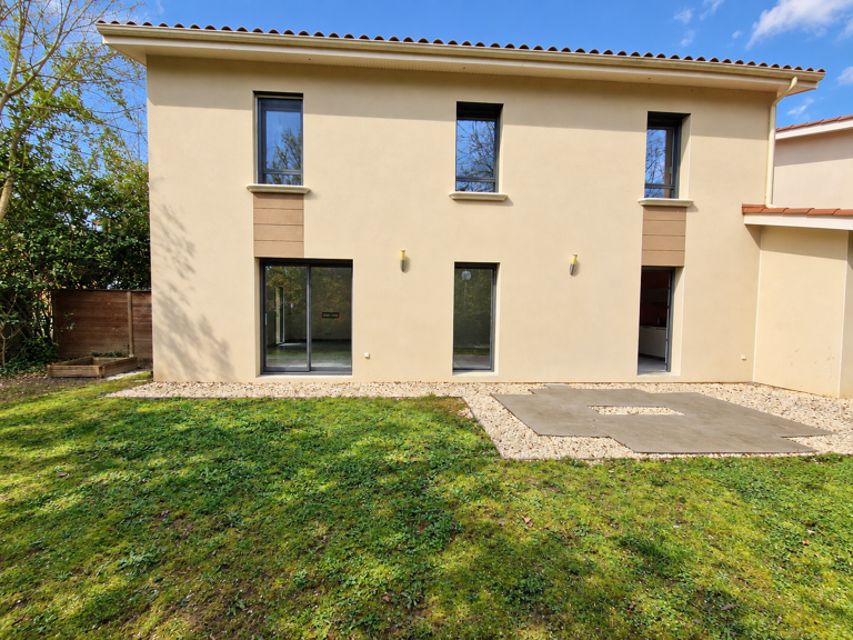 LOCATION ECULLY 69130 MAISON 5 PIECES 4 CHAMBRES JARDIN TERRASSE GARAGE PARKING — photo 1